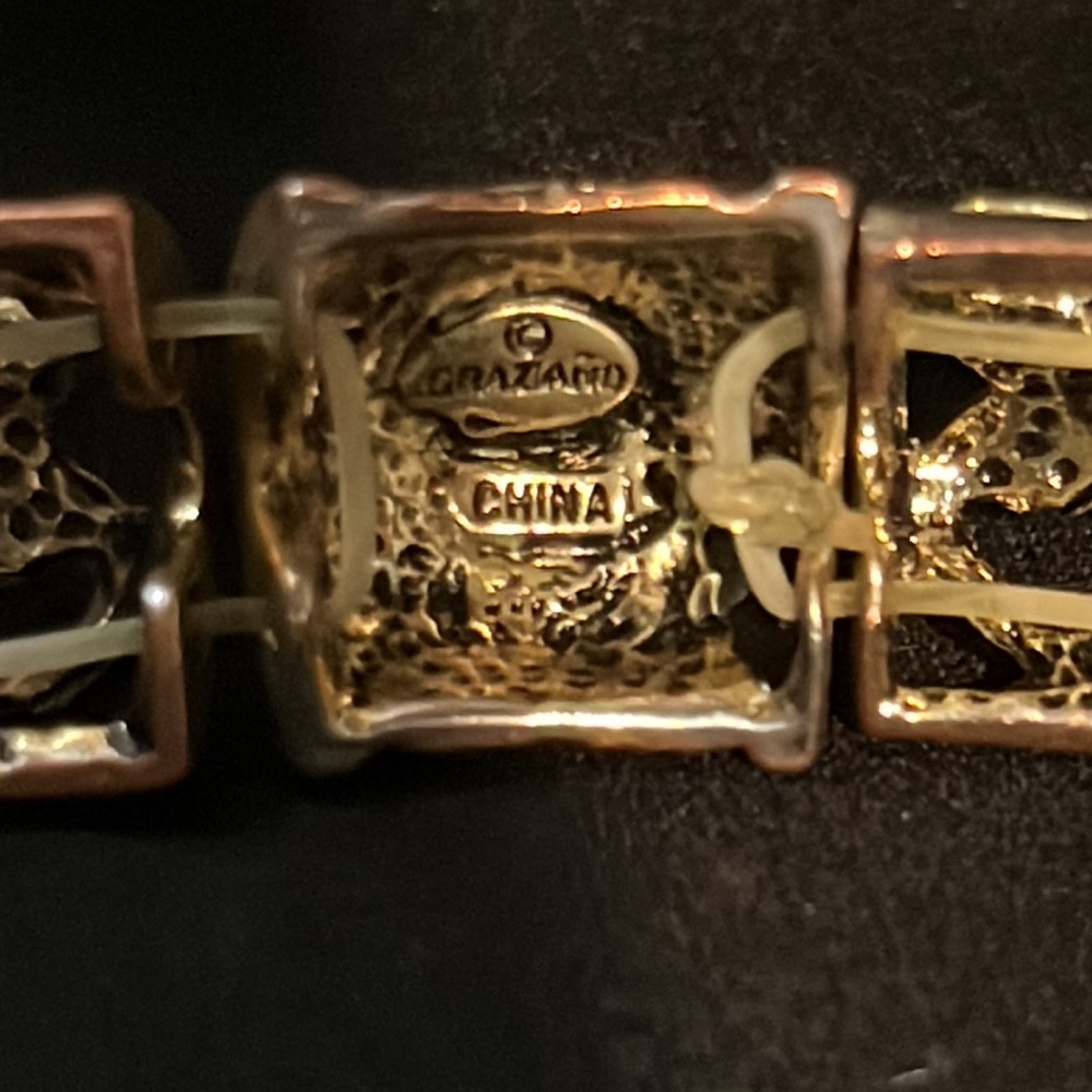 R.J. Graziano Stretch GoldTone Cabachon Bracelets. 2 broken, 2 stretched out. - Picture 8 of 9